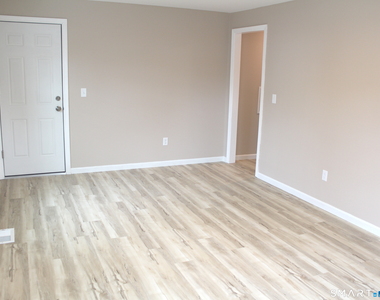 11 Glastonbury Avenue - Photo Thumbnail 6