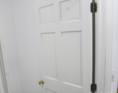 11 Glastonbury Avenue - Photo Thumbnail 10