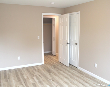 11 Glastonbury Avenue - Photo Thumbnail 5