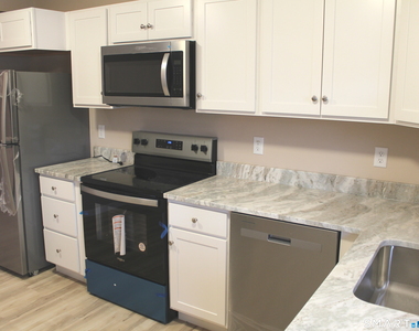 11 Glastonbury Avenue - Photo Thumbnail 2