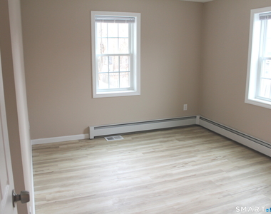 11 Glastonbury Avenue - Photo Thumbnail 4