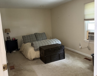 309 C Halladay Drive - Photo Thumbnail 3
