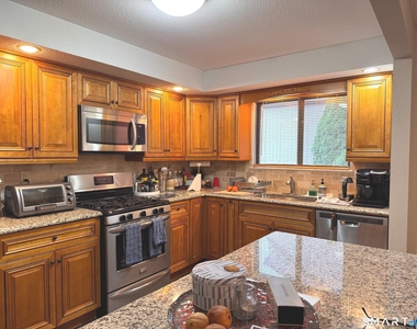172 Beacon Hill Common - Photo Thumbnail 6