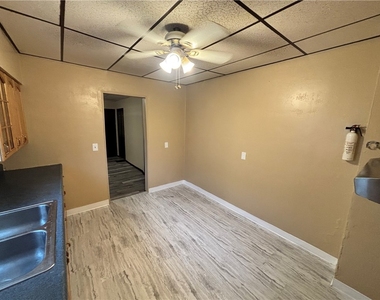 603 E 18th - Photo Thumbnail 6