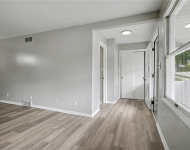841 E Lutton St - Photo Thumbnail 4