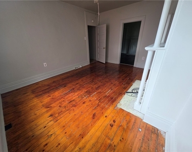 4529 Friendship Avenue - Photo Thumbnail 3
