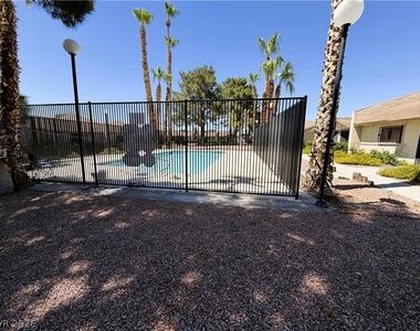 328 Linn Lane - Photo Thumbnail 3