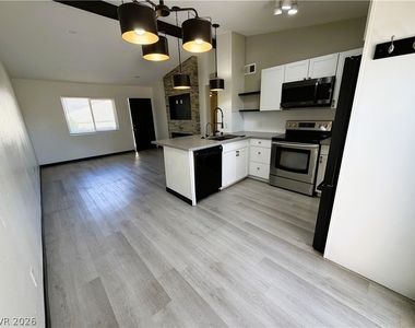 328 Linn Lane - Photo Thumbnail 17