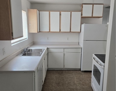 1662 N Lamont Street - Photo Thumbnail 3