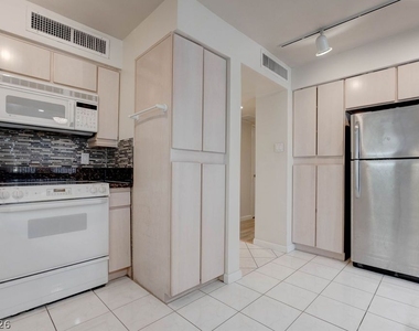 3111 Bel Air Drive - Photo Thumbnail 2
