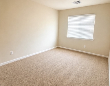 6852 Cavatina Avenue - Photo Thumbnail 4
