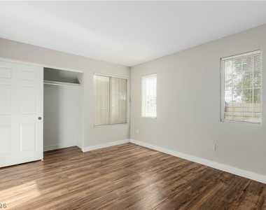 4304 W Lake Mead Boulevard - Photo Thumbnail 12