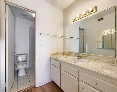 1405 Vegas Valley Drive - Photo Thumbnail 17