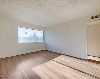1405 Vegas Valley Drive - Photo Thumbnail 16