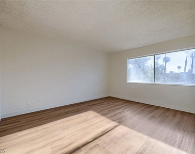 1405 Vegas Valley Drive - Photo Thumbnail 15