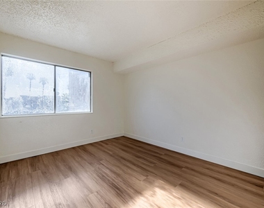 1405 Vegas Valley Drive - Photo Thumbnail 9