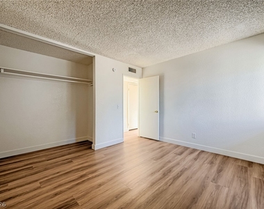 1405 Vegas Valley Drive - Photo Thumbnail 26