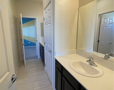 8929 Hull Bay Avenue - Photo Thumbnail 29