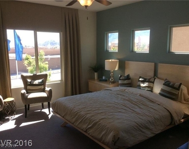 8929 Hull Bay Avenue - Photo Thumbnail 3