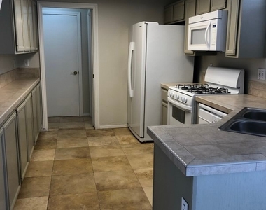 3439 Bankside Drive - Photo Thumbnail 8