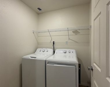 7056 Dandelion Park Avenue - Photo Thumbnail 11