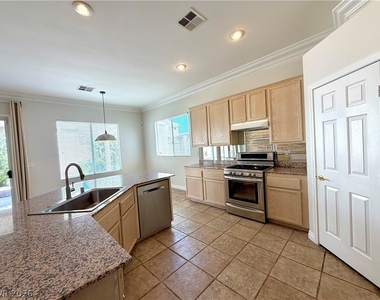 322 Turtle Peak Avenue - Photo Thumbnail 19
