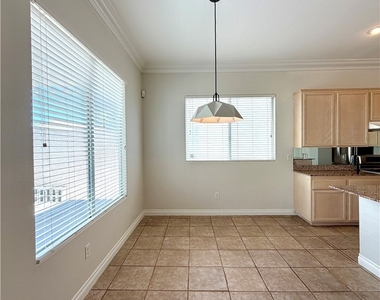 322 Turtle Peak Avenue - Photo Thumbnail 15