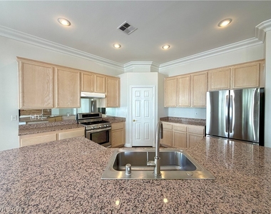 322 Turtle Peak Avenue - Photo Thumbnail 16
