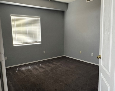 6905 Cobre Azul Avenue - Photo Thumbnail 10