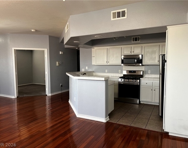 6905 Cobre Azul Avenue - Photo Thumbnail 3
