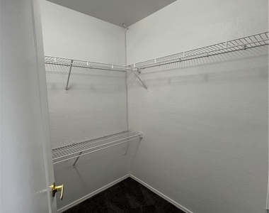 6905 Cobre Azul Avenue - Photo Thumbnail 18