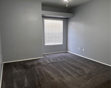 6905 Cobre Azul Avenue - Photo Thumbnail 15