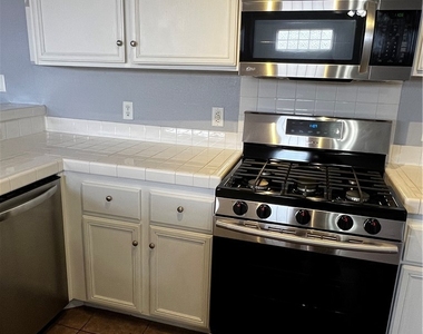 6905 Cobre Azul Avenue - Photo Thumbnail 6