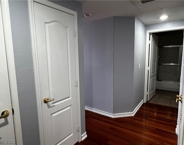 6905 Cobre Azul Avenue - Photo Thumbnail 14