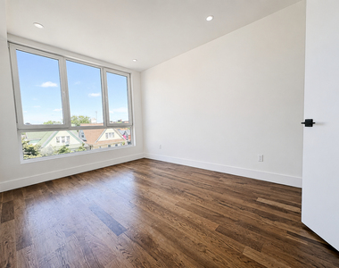 3092 Farragut Road - Photo Thumbnail 2