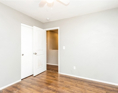 562 Swiss Cottage Avenue - Photo Thumbnail 12