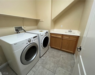 7531 Townsville Avenue - Photo Thumbnail 37