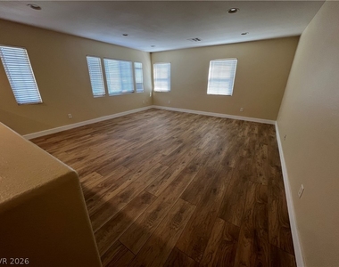 7531 Townsville Avenue - Photo Thumbnail 19