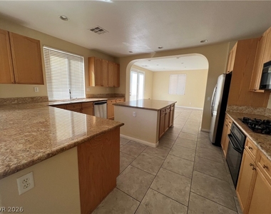 7531 Townsville Avenue - Photo Thumbnail 9