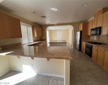 7531 Townsville Avenue - Photo Thumbnail 8