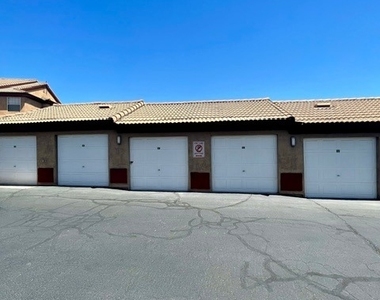 231 W Horizon Ridge Parkway - Photo Thumbnail 14