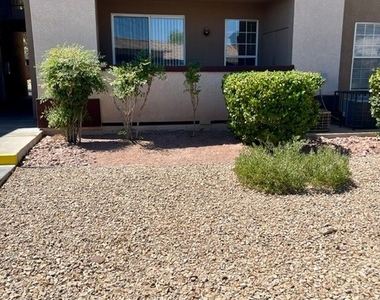 231 W Horizon Ridge Parkway - Photo Thumbnail 15