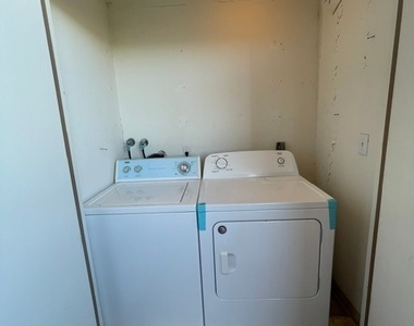 231 W Horizon Ridge Parkway - Photo Thumbnail 13