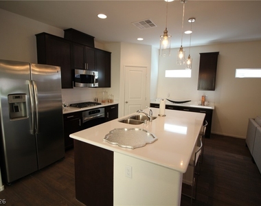 10086 Emerald Edgewater Court - Photo Thumbnail 4