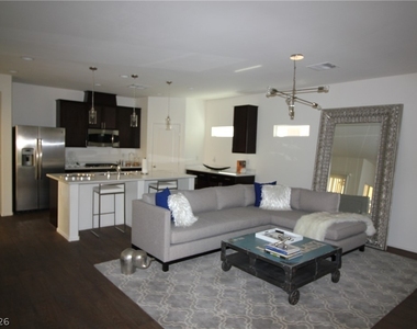 10086 Emerald Edgewater Court - Photo Thumbnail 3