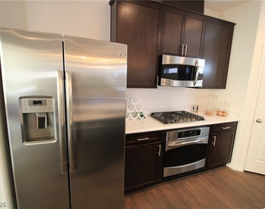 10086 Emerald Edgewater Court - Photo Thumbnail 12