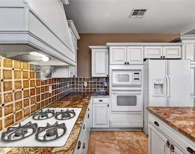 11821 Luna Del Mar Lane - Photo Thumbnail 17