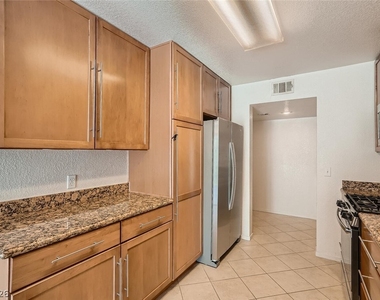 7700 Almeria Avenue - Photo Thumbnail 11