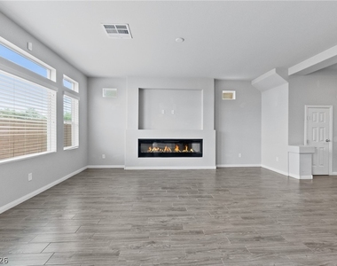 9680 Monarch Grove Street - Photo Thumbnail 4
