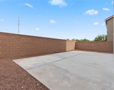 9680 Monarch Grove Street - Photo Thumbnail 11